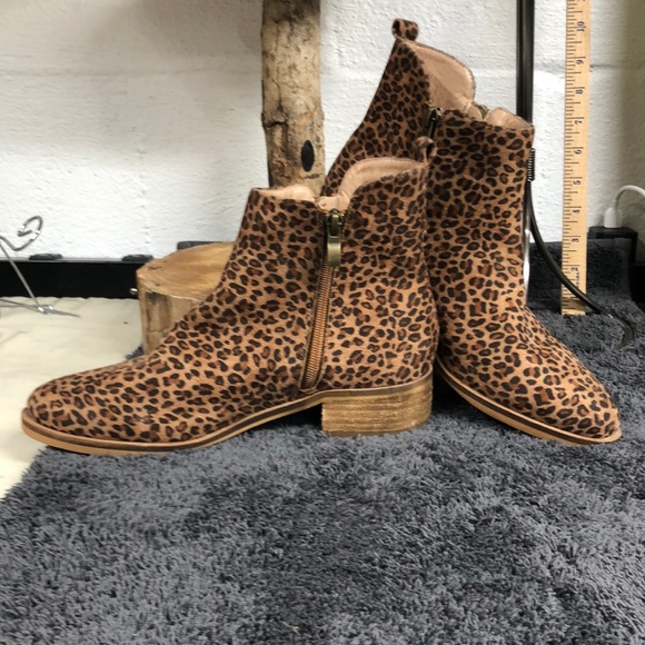 Boutique by Corkys Leopard print ankle boots women’s size 7 - Picture 1 of 9